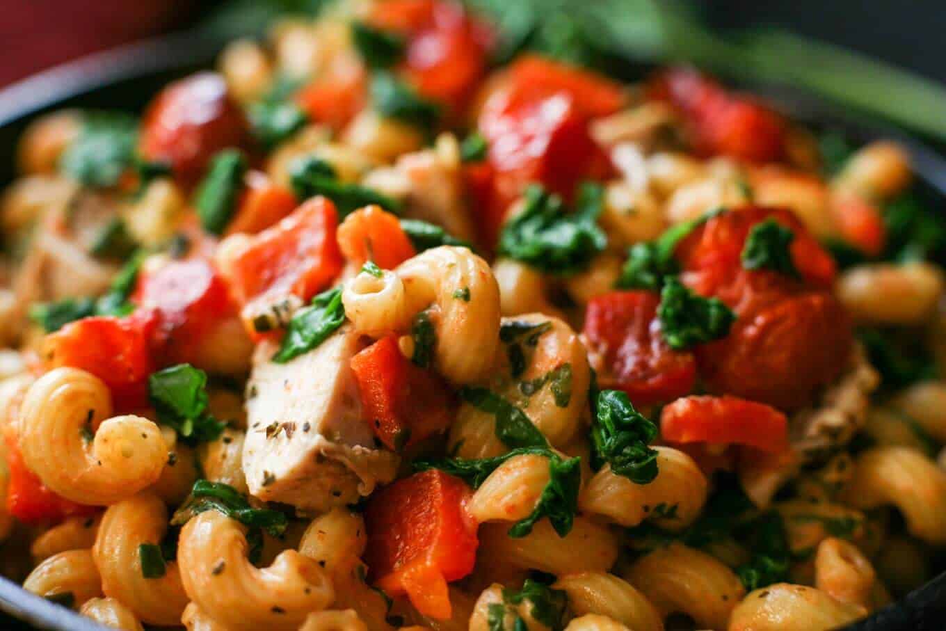 tomato mascarpone pasta with chicken and red peppers