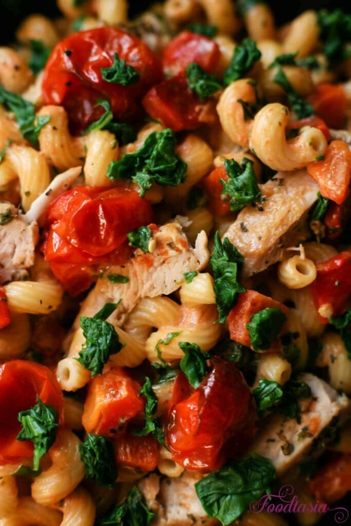 tomato mascarpone pasta with chicken and red peppers