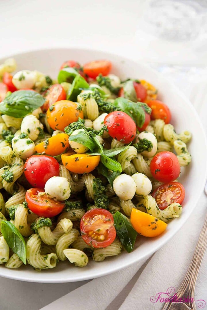 Pasta Caprese with Pesto, Cherry Tomatoes, and Fresh Mozzarella | Foodtasia