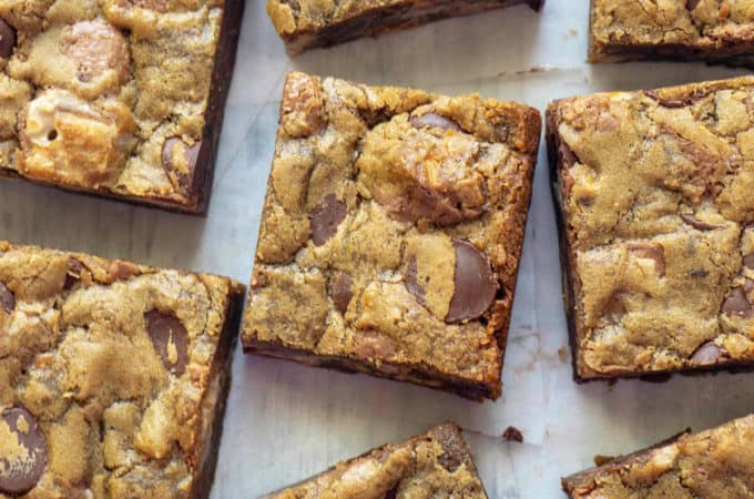 Thick and chewy Snickers Blondie Bars - a rich, dense blondie packed with chunks of Snickers bars and chocolate chips - irresistible!