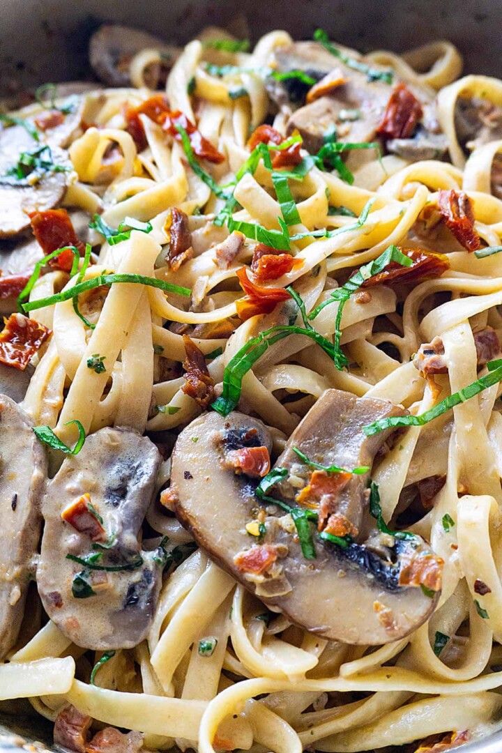 Creamy, Cheesy, Sun-Dried Tomato and Mushroom Pasta | Foodtasia