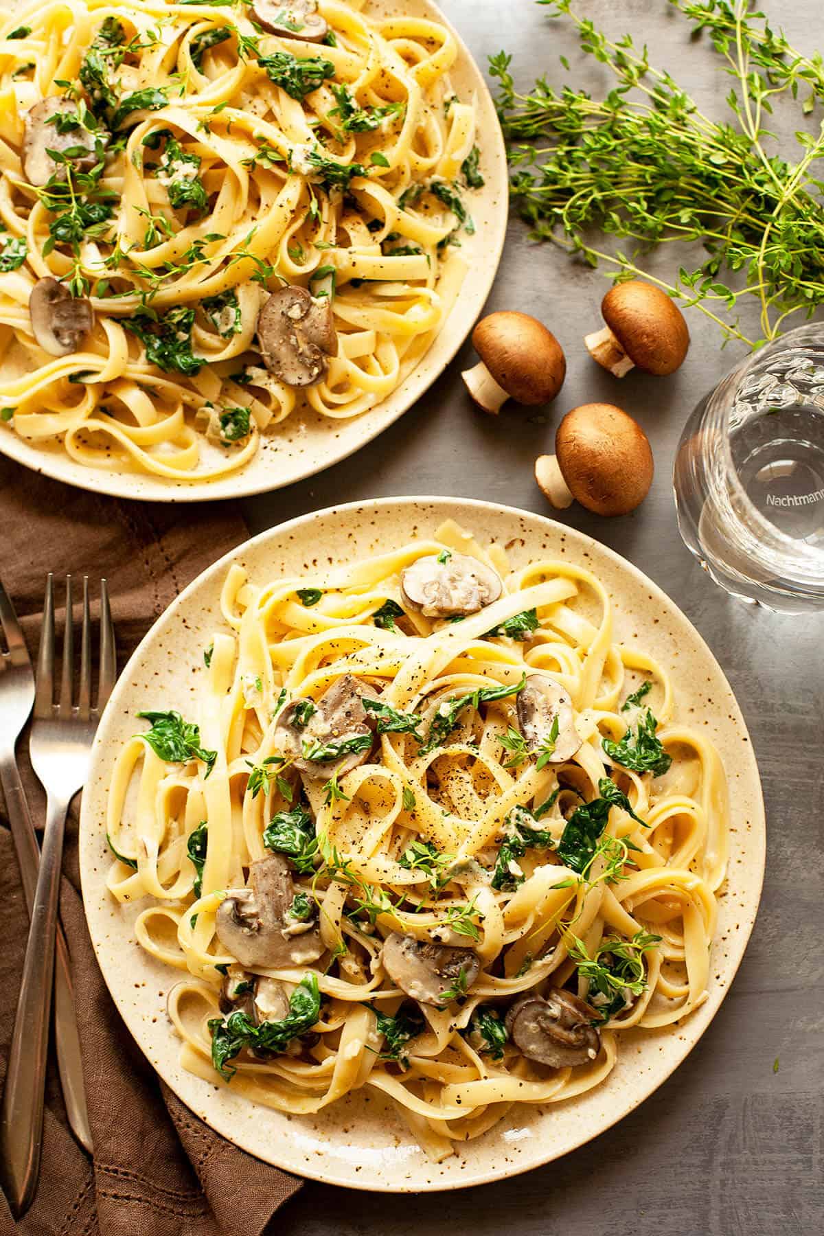 Creamy, Cheesy Mushroom Spinach Pasta | Foodtasia