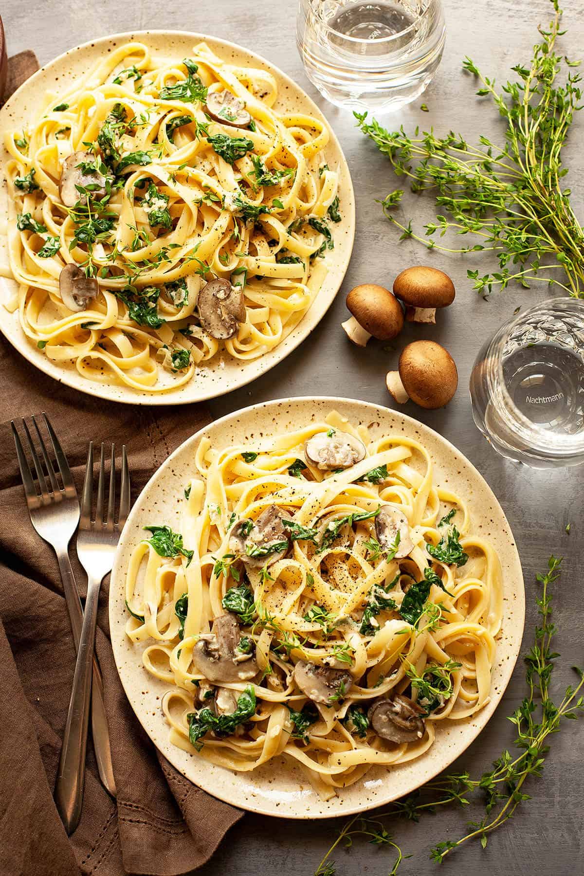 Creamy, Cheesy Mushroom Spinach Pasta | Foodtasia