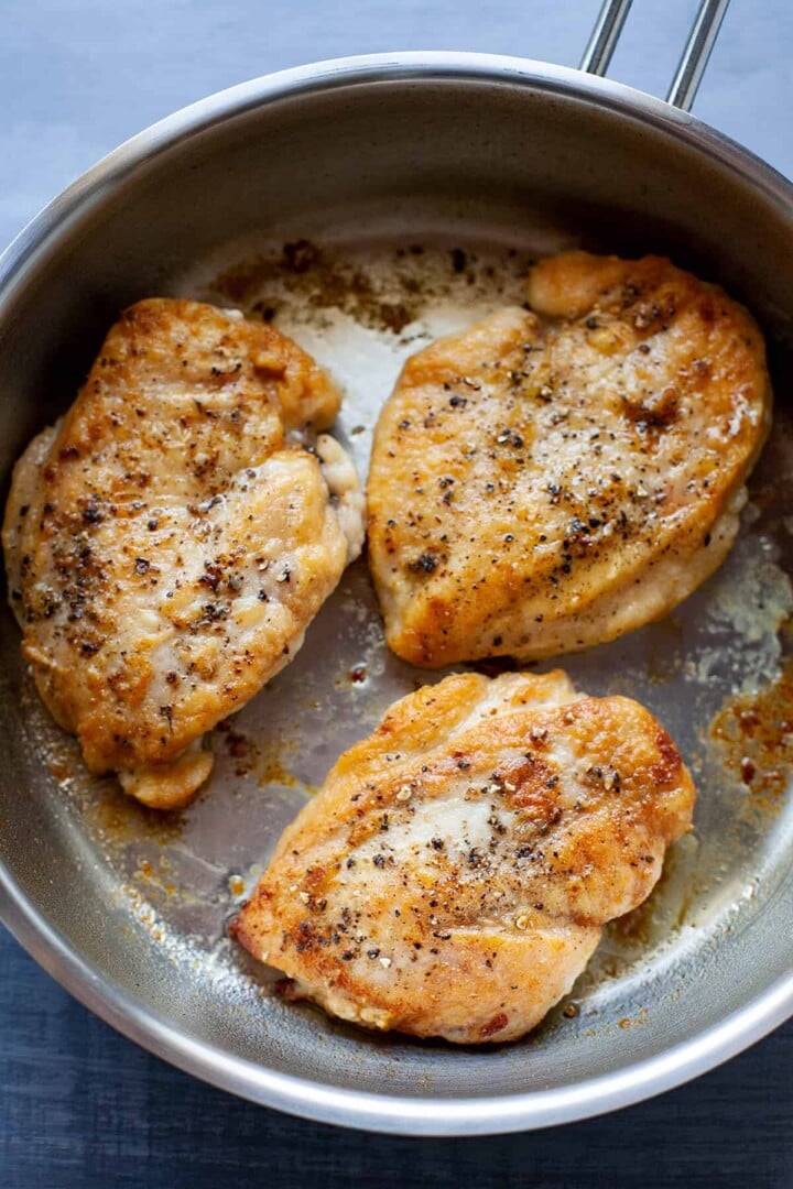 Creamy Garlic Parmesan Mushroom Chicken | Foodtasia