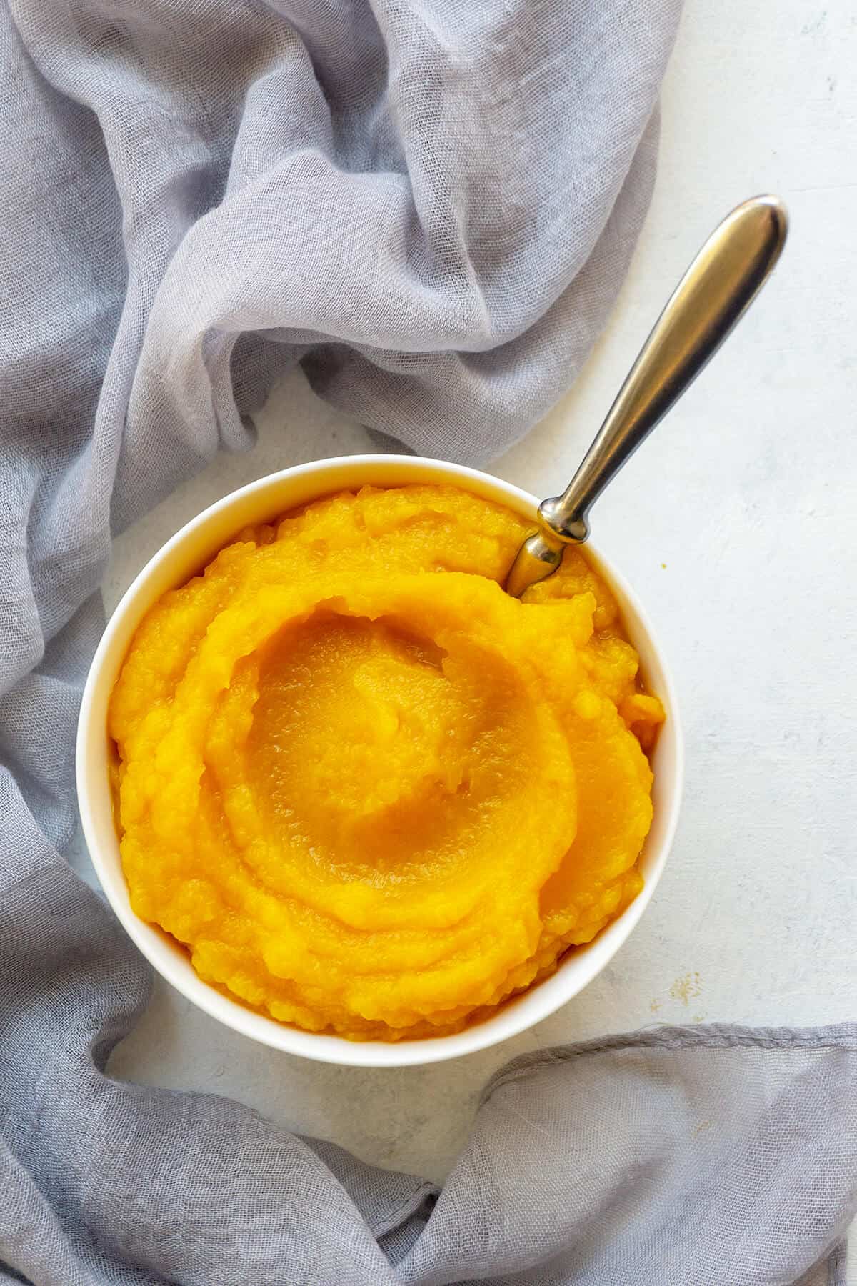 Pumpkin Puree vs Canned Pumpkin - The Pumpkin Pie Challenge | Foodtasia