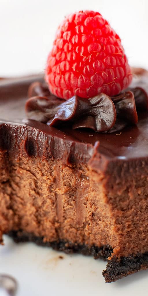 Chocolate Raspberry Cheesecake Bars - ultra-creamy and intensely chocolatey cheesecake with raspberry ganache and an Oreo crust. Decadent. Delicious. Easy. #chocolate #cheesecake #cheesecakebars #bars #oreo #dessert #chocolatecheesecake #raspberry #easy #cake #chocolatecake