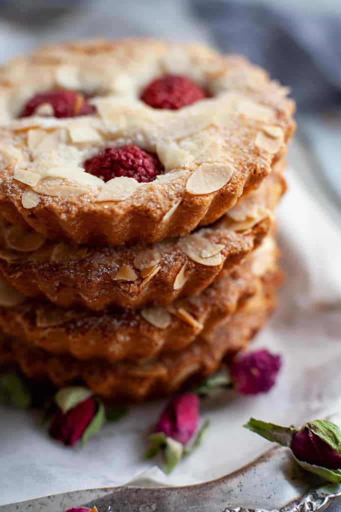 Almond Raspberry Financiers #dessert #dessertrecipe #recipe #valentine #pastry #french #raspberry #almond #cake #baking #financier #financiers #easy #quick #eggwhites