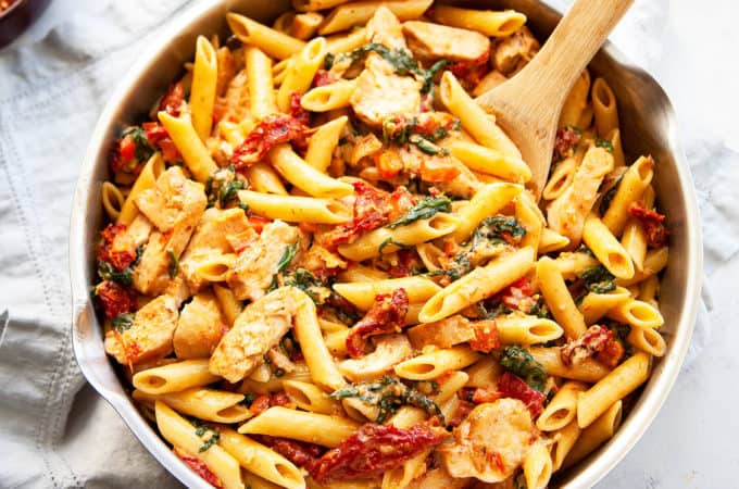 Creamy Tuscan Chicken Pasta is loaded with the flavors of the Mediterranean – sundried tomato, baby spinach, garlic, red pepper, and parmesan. It’s super quick and easy. A restaurant quality dish on the table in under 30 minutes. #pasta #recipe #recipeeasyfast #chicken #chickenrecipes #chickendinner #chickendishes #easy #easyrecipe #easydinner