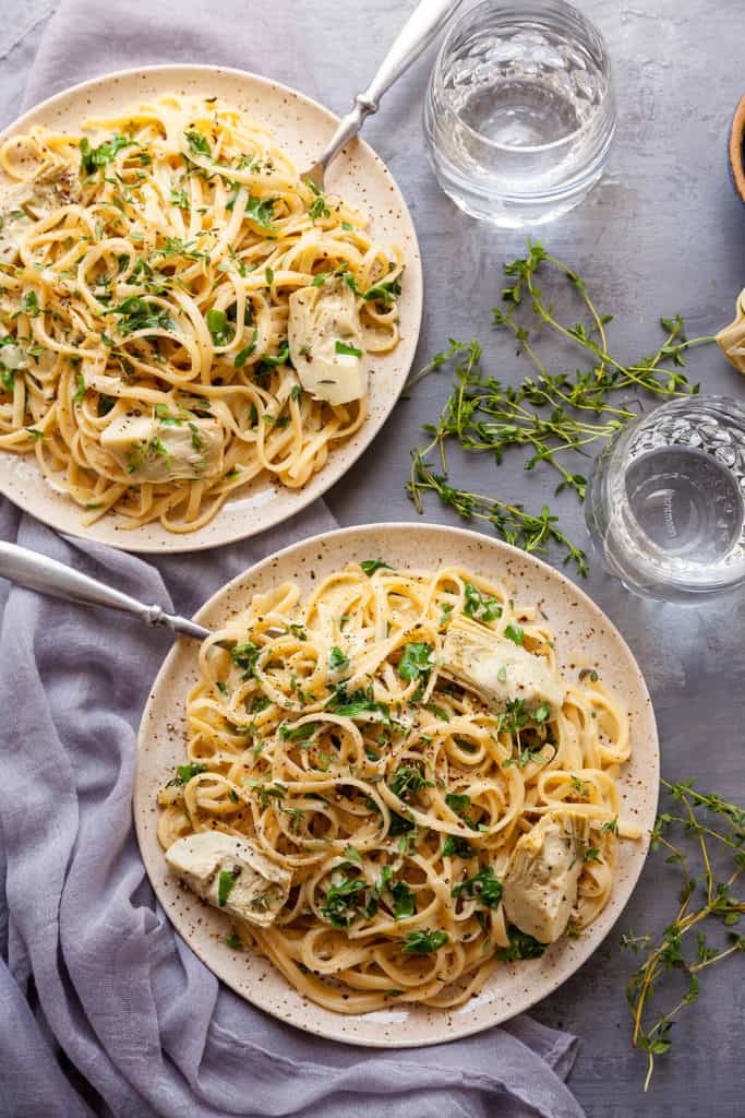 Creamy Spinach Artichoke Pasta - hot buttered pasta tossed with spinach and artichokes in a creamy, garlicky, parmesan sauce. Simple, yet elegant. Perfect for date night or a quick weeknight dinner. Ready in under 30 minutes. #pasta #dinner #easy #recipe #artichoke #spinach #under30minutes #quick #weeknight