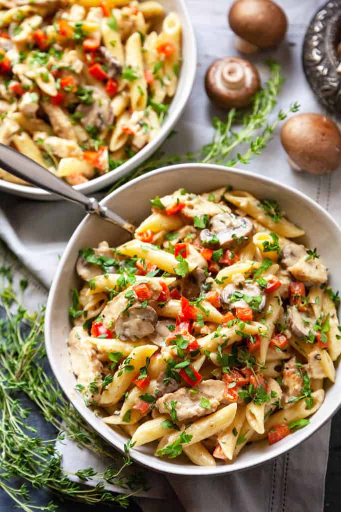 Creamy Red Pepper and Mushroom Chicken Pasta - pasta in a creamy, garlicky sauce with slices of juicy chicken, mushrooms, and red peppers. A quick and easy pasta dish full of amazing flavor. Ready in under 30 minutes. #pasta #easy #recipe #dinner #quick #creamy #mushroom #chicken #under30minutes