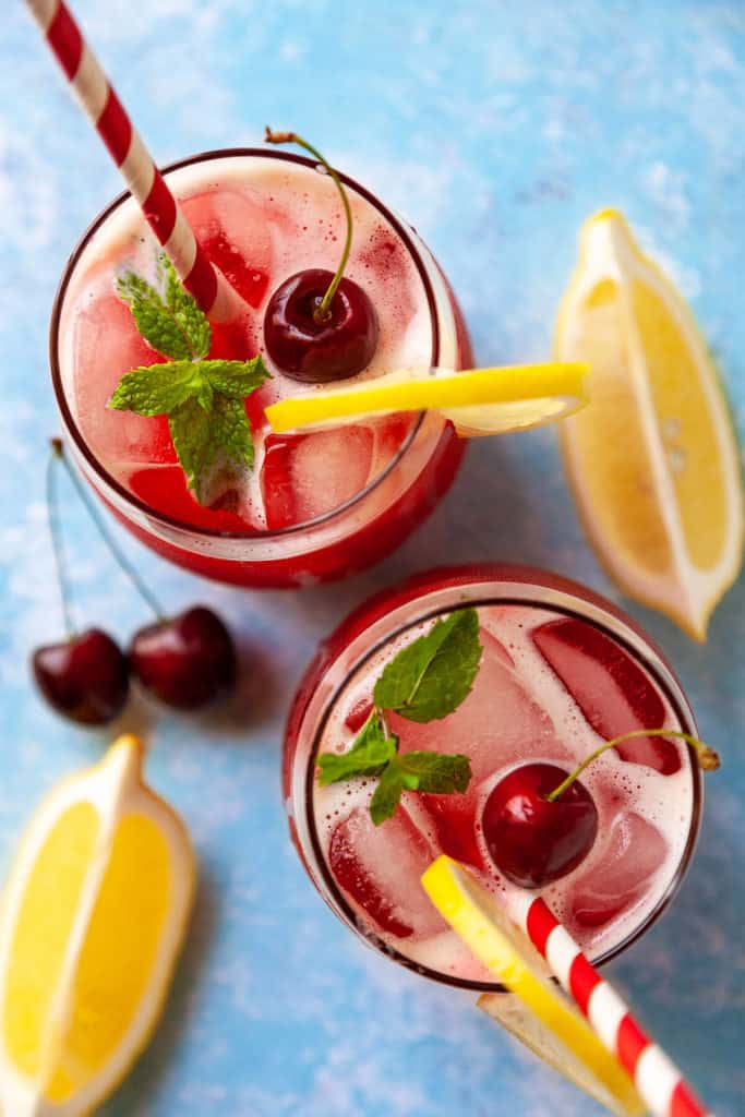 The BEST thirst-quenching Cherry Lemonade! Easy to make and so refreshing! #lemonade #cherry #drinks #beverages #party #familyfriendly #recipe #fresh #frozen #summerdrinks