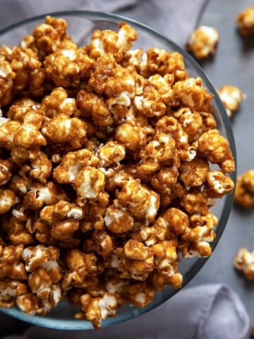The ultimate easy, Homemade Caramel Corn recipe. Easy to make, stays crispy and crunchy for weeks, and you won’t believe how addictive it is! Perfect for parties, snacking, movie night, and gifting. #caramelcorn #caramelpopcorn #caramel #popcorn #snacks #party #food #recipe #homemade #easy #gift #movienight #video #crunchy
