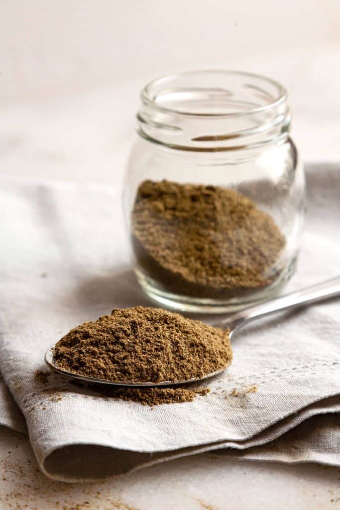 Make your own Homemade Poultry Seasoning in minutes. It's as simple as blending several common herbs that you probably already have on hand. #homemade #diy #poultry #seasoning #spice blend #substitute #best #uses #stuffing #for turkey #recipe