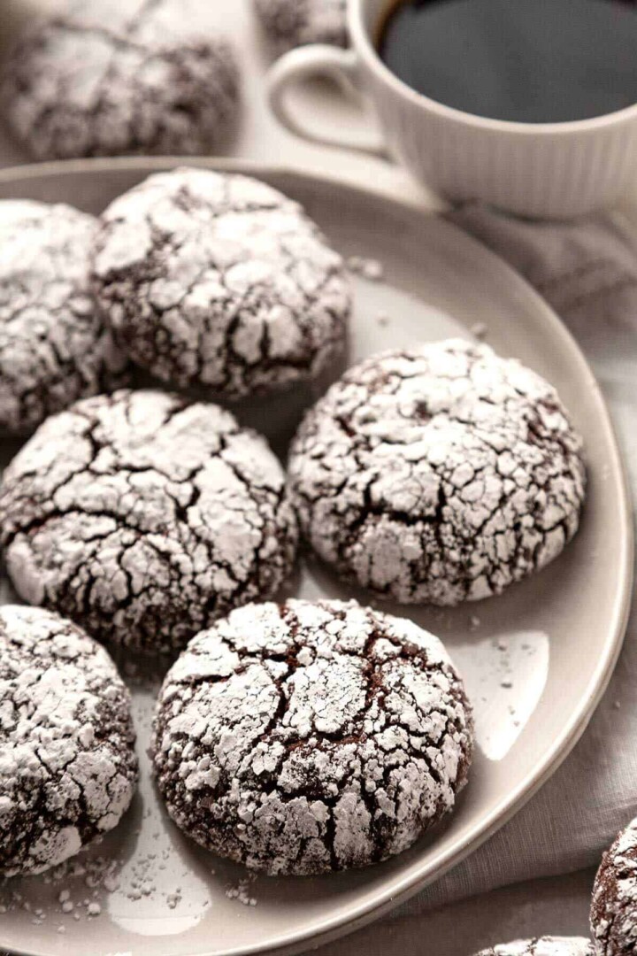 The BEST Rich and Fudgy Double Chocolate Crinkle Cookies | Foodtasia