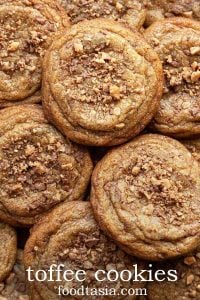 With crisp, caramelized edges and rich, chewy centers, these Toffee Cookies are irresistible! Made with nutty brown butter and filled with chocolate covered toffee bits. #toffee #cookies #heath #skor #chewy #recipe #chewy #easy #brown butter #best #soft #butterscotch #chocolate