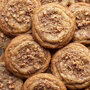With crisp, caramelized edges and rich, chewy centers, these Toffee Cookies are irresistible! Made with nutty brown butter and filled with chocolate covered toffee bits. #toffee #cookies #heath #skor #chewy #recipe #chewy #easy #brown butter #best #soft #butterscotch #chocolate