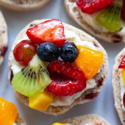 Mini Fruit Pizza | Foodtasia