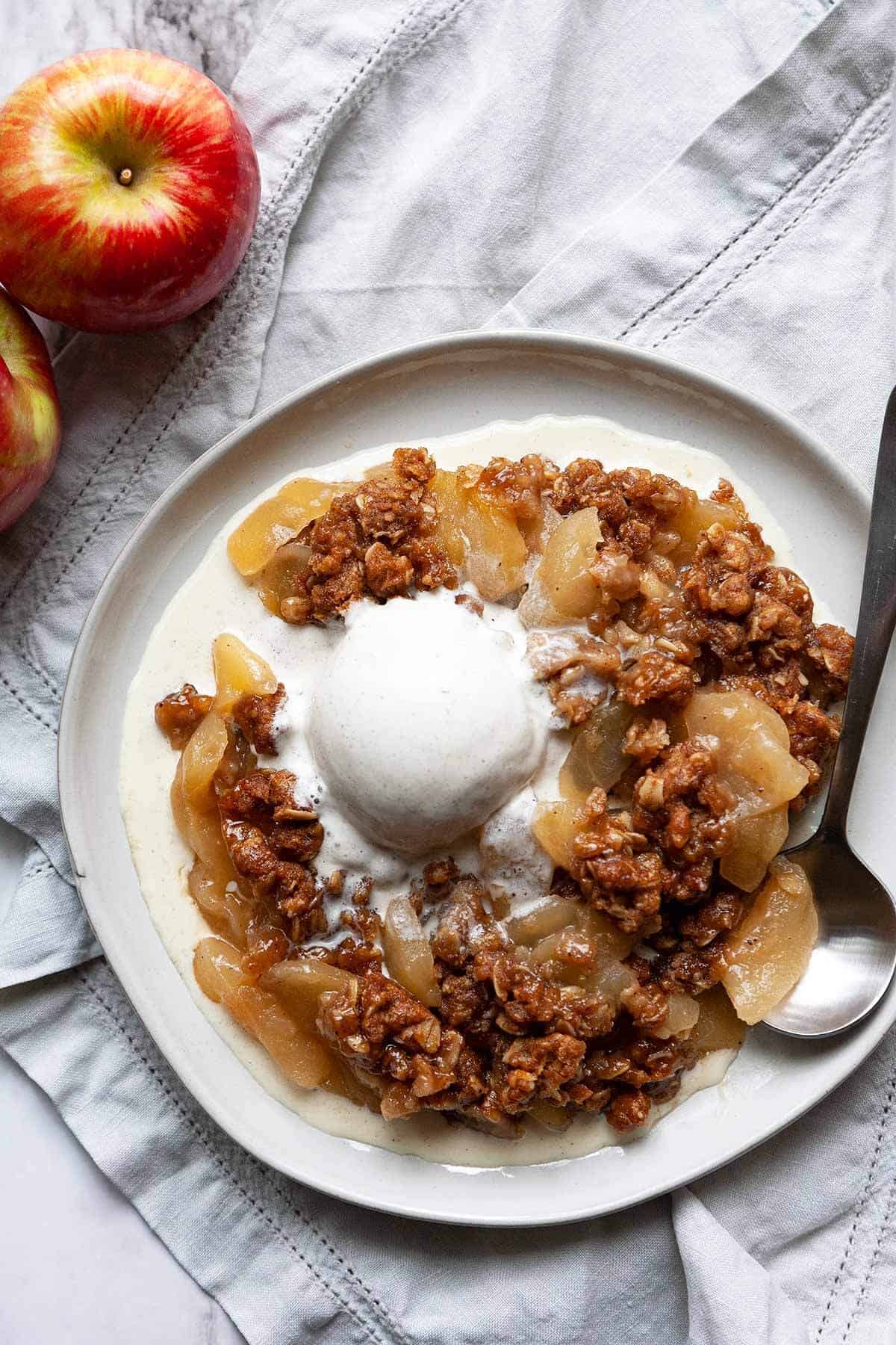 Easy Apple Crisp Recipe - The Very Best! | Foodtasia