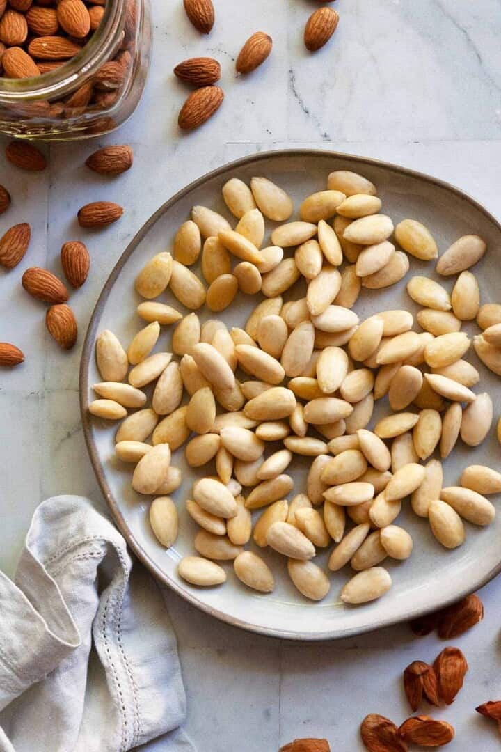 How to Blanch Almonds (VIDEO) | Foodtasia
