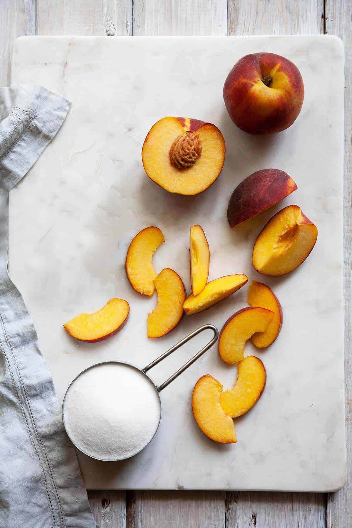 peach syrup ingredients: sliced peaches and sugar